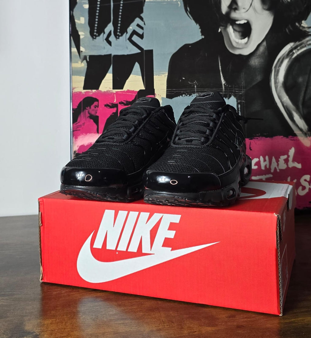 NIKE AIR MAX TN ALL BLACK