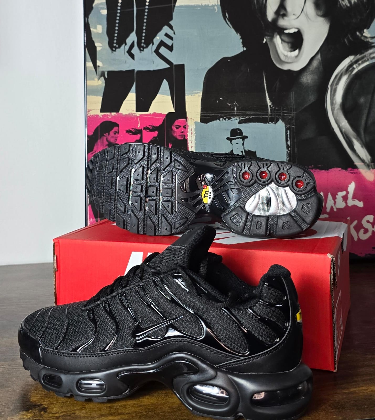 NIKE AIR MAX TN ALL BLACK