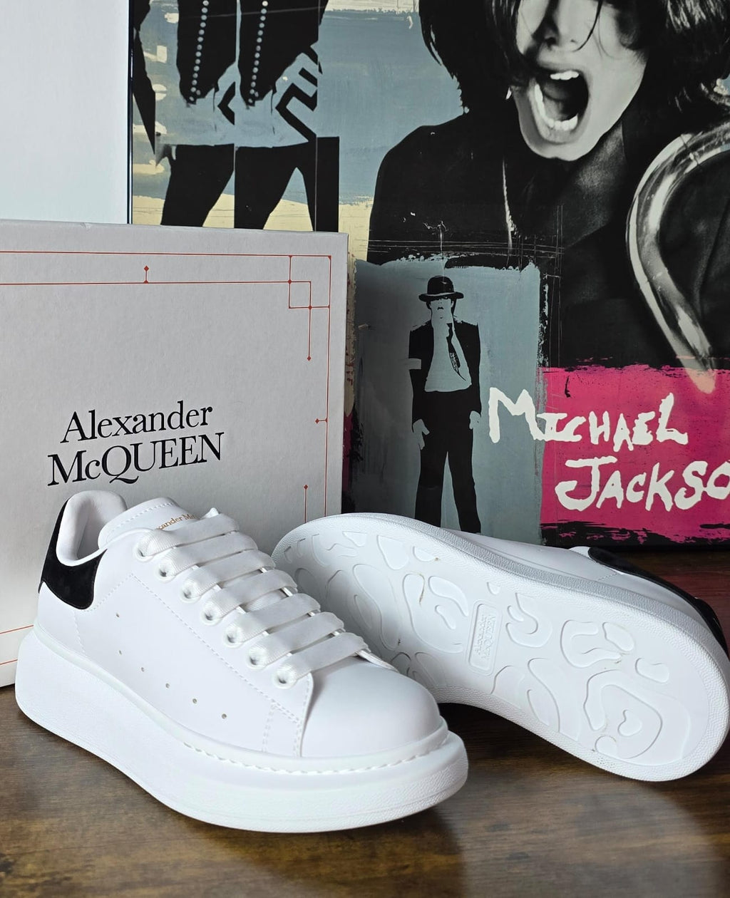 ALEXANDER MQUEEN WHITE BLACK