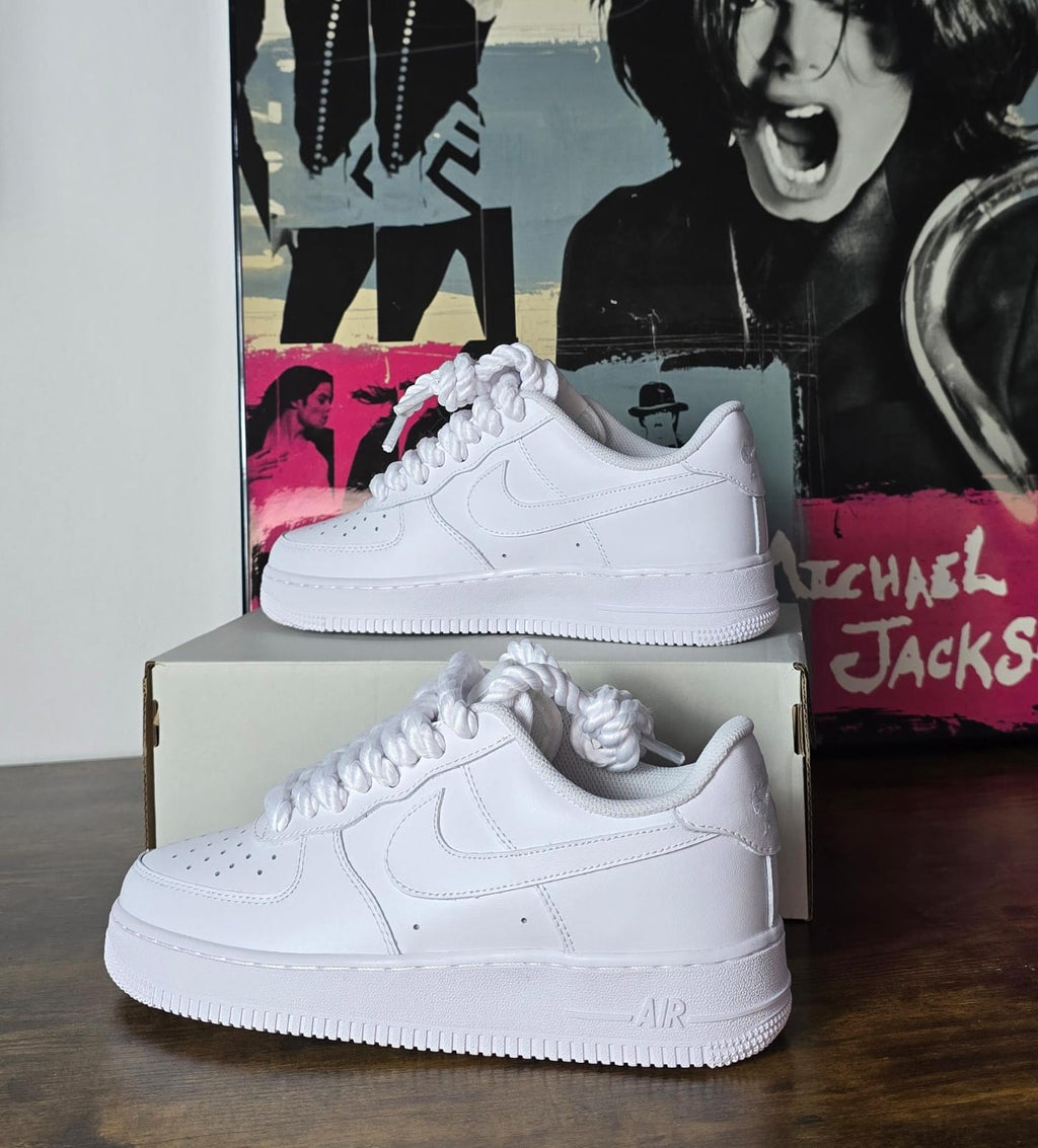 NIKE AIR FORCE WHITE