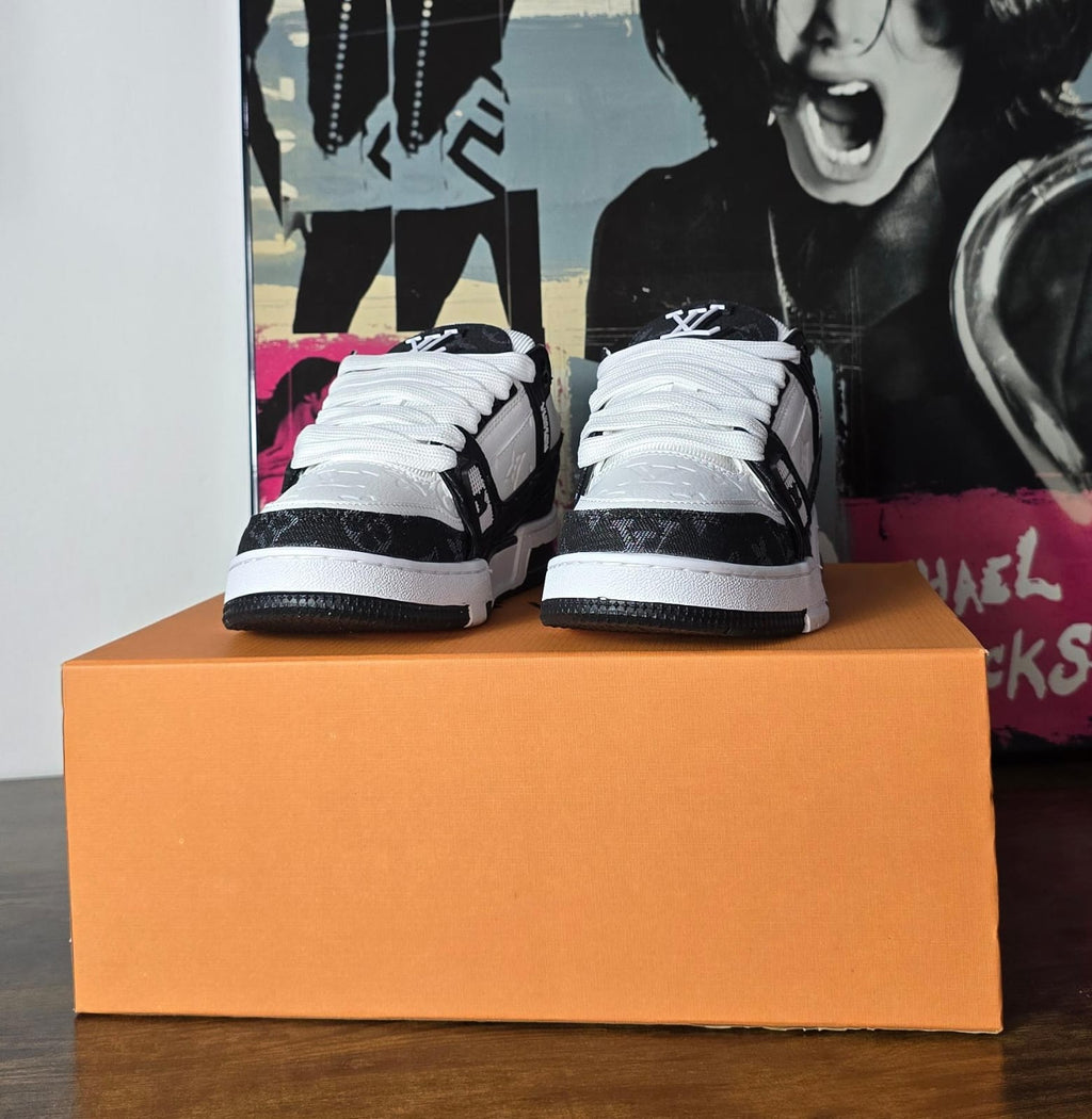 LV TRAINER BLACK WHITE