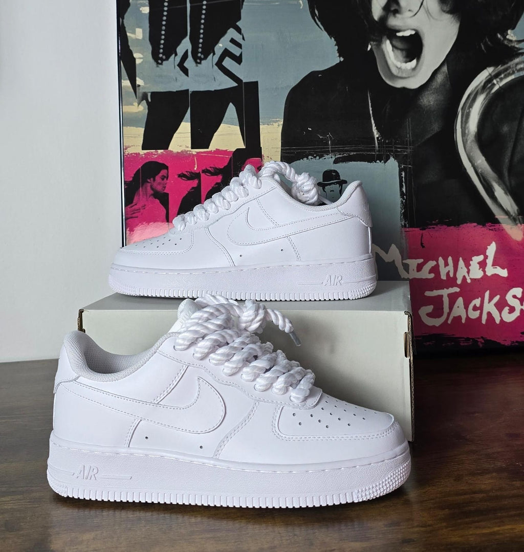 NIKE AIR FORCE WHITE
