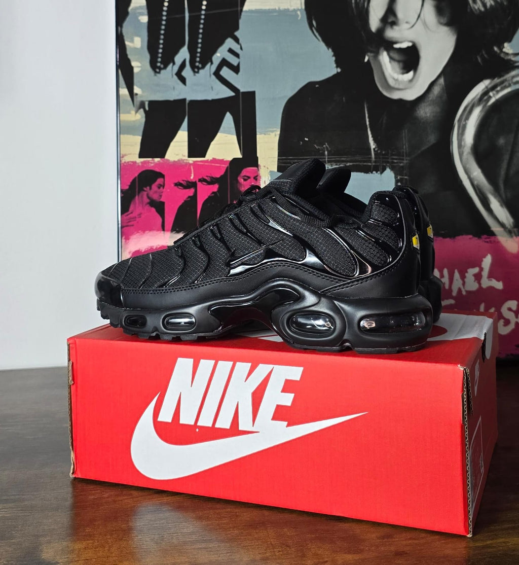 NIKE AIR MAX TN ALL BLACK