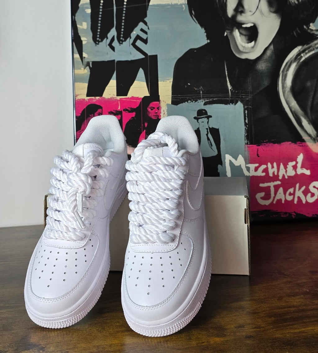 NIKE AIR FORCE WHITE