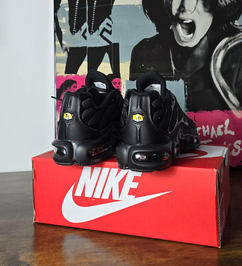 NIKE AIR MAX TN ALL BLACK